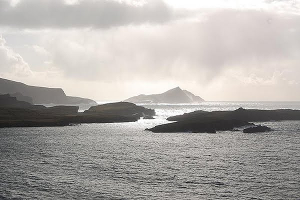 Die Inselwelt um Portmagee, im Hintergrund, Puffin Island