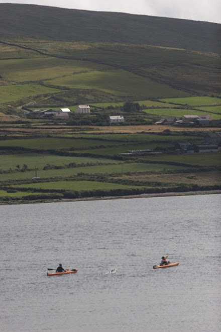 Securise par 2 sea-kayaks dans le "channel" menant vers la mer