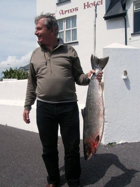 Michel Henry, France, avec son beau saumon 13lbs, pris le 12.07 dans lough Currane