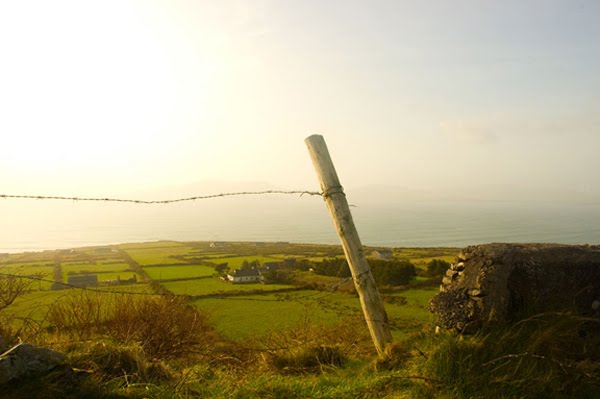 Tipesch Iresch Landschaft an am Hannergronn, Ballinskellig Bay mat Waterville