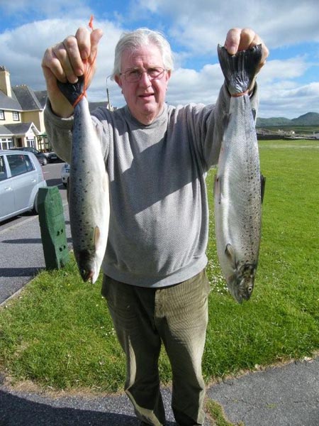 Rob Wasmuth avec un double en truites de mer