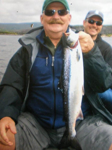 Bob et son fils Mark, des Etats-Unis, avec un beau grilse