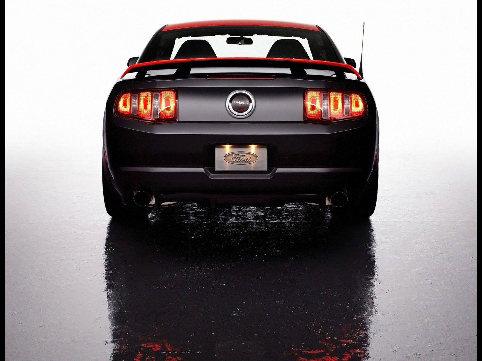 http://4.bp.blogspot.com/_2UbsSBz9ckE/THFTTN6hAcI/AAAAAAAABTw/IUXM6dCz1mQ/s1600/mustang_boss_rear-1600x1200_HD_wallpaper.jpg