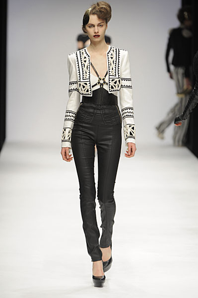 [SASS_AW10_0031[1].jpg]