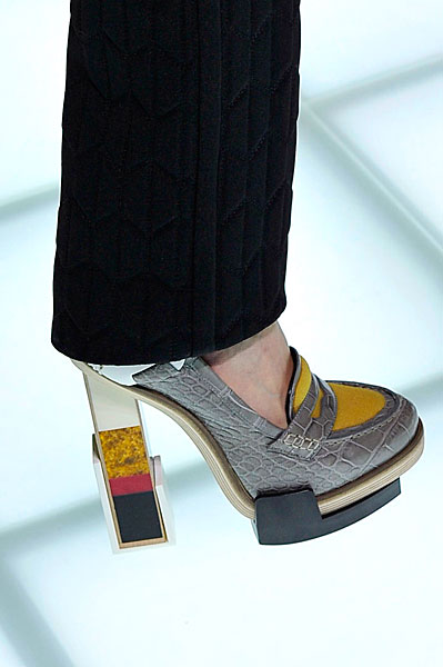 [BALE_AW10_0621.jpg]