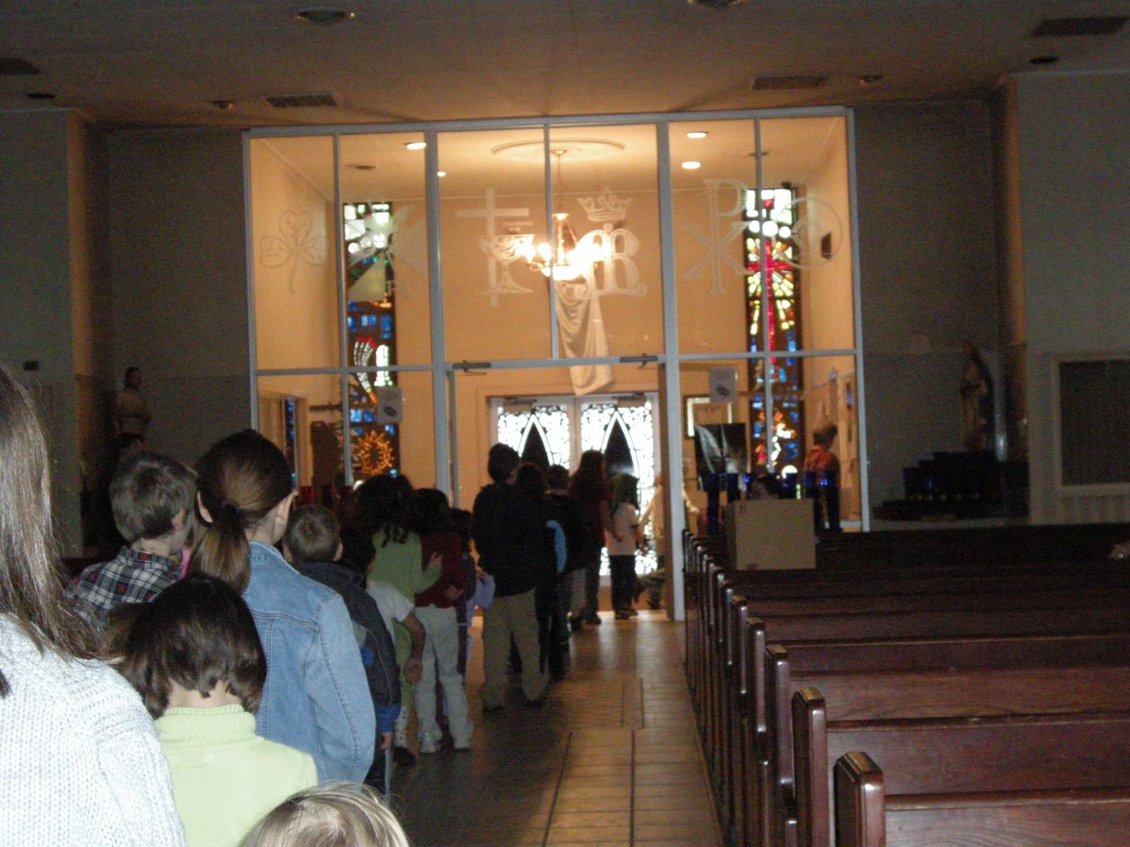 [procession.JPG]