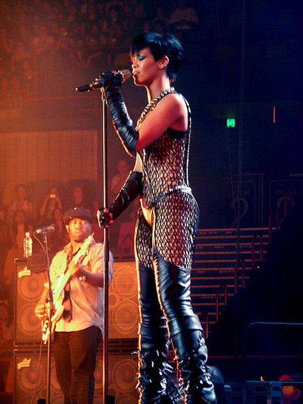world sweet celebrity uk top chart robyn rihanna rihanna uk charts