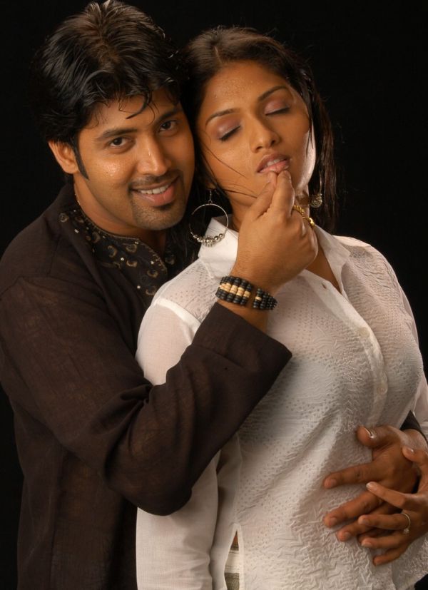 [sunaina+hot+and+honey+lips.jpg]