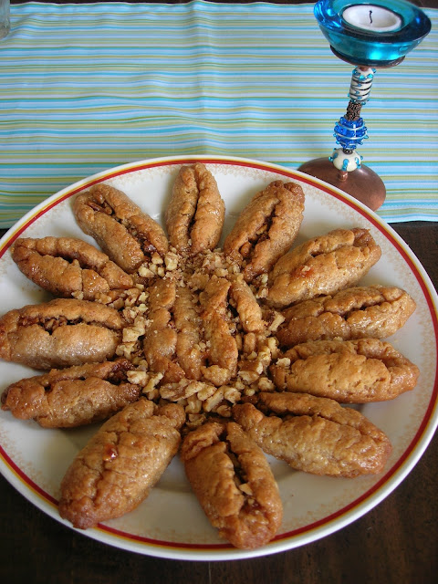 first round each piece and then flatten them Bride Dessert (Gelin Tatlısı)