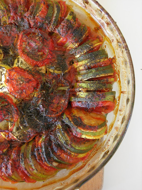 The result was baked ratatouille with vegetables put together in a fancy order Baked Ratatouille (Fırında Ratatouille)