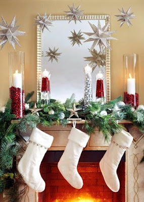 Decorating Gallery: Holiday Rooms - Festive Mantel Décor