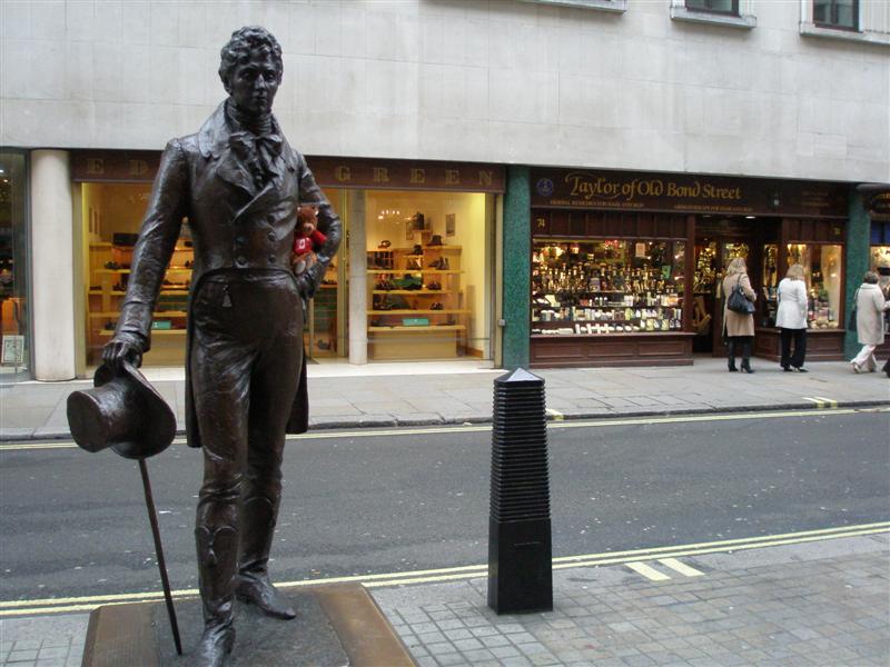 [ted+with+beau+brummell+(the+ultimate+dandy)+in+jermyn+street.jpg]