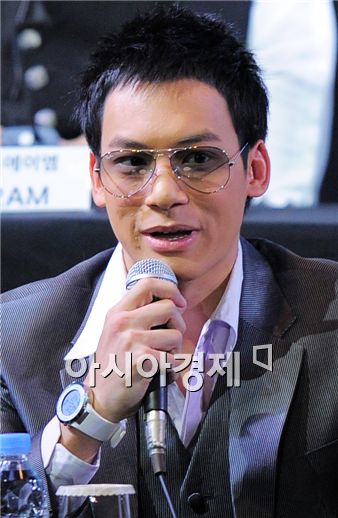 Bie Thai Singer