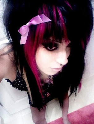 black hair and pink streaks. the lack and pink hair
