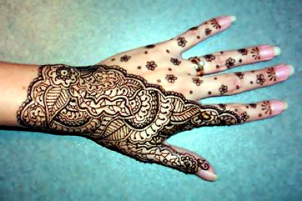 Just like a tattoo and body piercing, henna has been the fashion since the