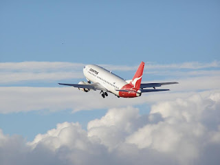Qantas B737 leaving Wellington
