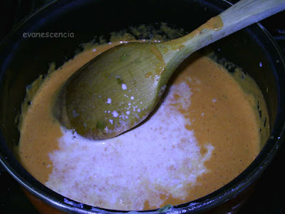batir la salsa y añadir más leche si fuera necesario batir la salsa