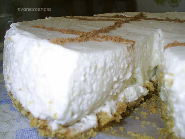 Corte tarta mousse de leche merengada corte tarta mousse de leche merengada