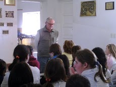 El Belgrano que nos Ocultaron-Arnaldo Chavidone Presentando su libro en la Escuela nº 4 de la localidad de El Perdido, Coronel Dorrego
