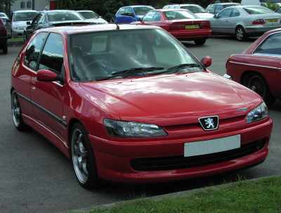 Peugeot 306 Car picture description: A red 306 Peugeot car.