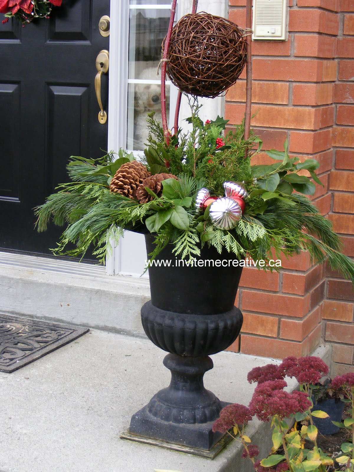 Invite Me! Creative Announcements Outdoor Decorative Urns for the