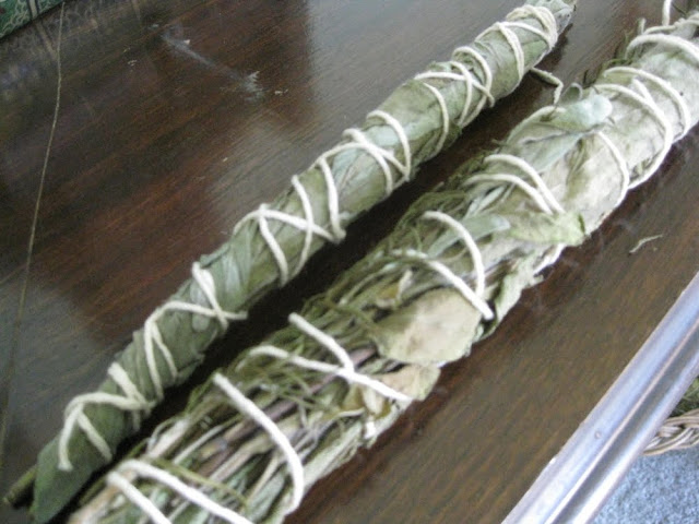 Easy DIY Projects: How To Make a Smudge Stick Easy DIY Projects: How To Make a Smudge Stick