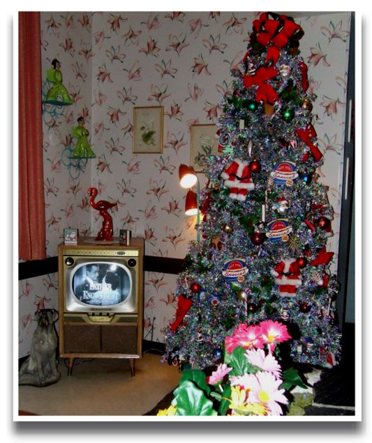 [Tune+In+Lounge.jpg]