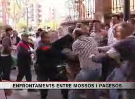 [108106_MOSSOSCOPSPAGESOS24OCT09.JPG]