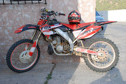 MI HIJO Y SU HONDA. T. F. , CON DECORACIÓN DE FOX.