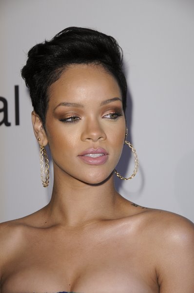 [Rihanna+New+Sexy+Hairstyles+20093.jpg]