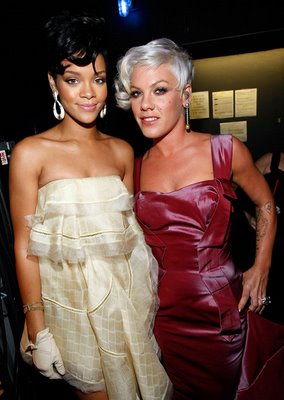 [Rihanna+the+Star+of+Trendy+Hairstyles+2009+2.jpg]