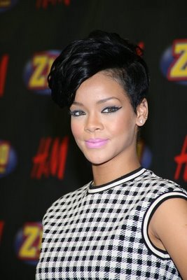 [Rihanna+the+Star+of+Trendy+Hairstyles+2009.JPG]