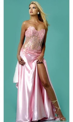 Fashion%20Designers%20Designed%20Prom%20Dresses%20With%20Beading%20and%20Metallic%20Fabric.