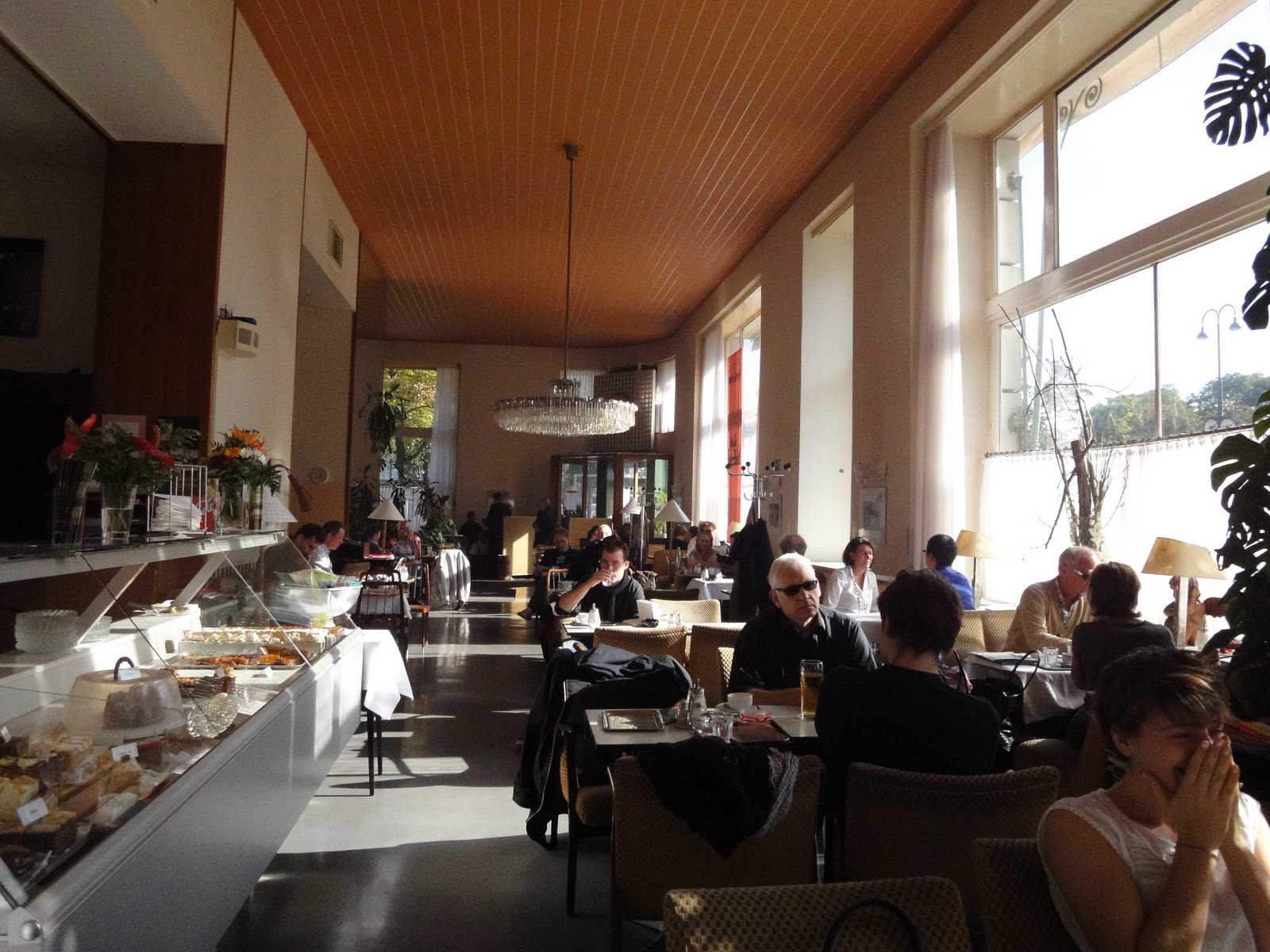 M40 S Aegean Adventure Powered By M40 The Secret Agent Beagle 間諜米格魯的愛琴海探險日記 Cafes Of Vienna Cafe Pruckel