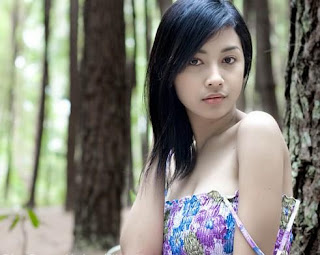 http://4.bp.blogspot.com/_34vbiRB0Ouw/SZgUIXsIHII/AAAAAAAABQ4/paQOATTX-yI/s320/cewek1.jpg