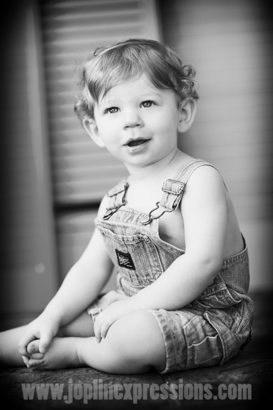 [0034+green1+bw.jpg]