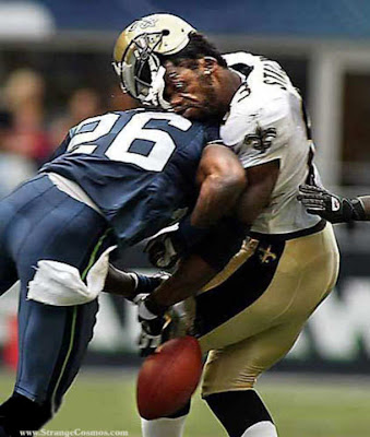 http://4.bp.blogspot.com/_35kDzNt-gTQ/STq4uP3bPJI/AAAAAAAABHk/tLDXV91eXLM/s400/sports-injury-picture-football-player-crashes-NFL-injuries.jpg