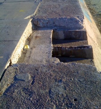 [Damaged+drain+along+seawall+(7+Jan+09).jpg]