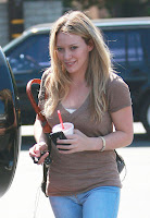 A Hilary Duff Booty Tease