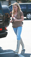 A Hilary Duff Booty Tease