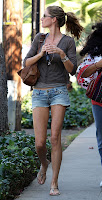 Gisele Bundchen’s Got Long Ass Skinny Legs
