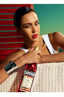Jessica Alba’s Breasts Are Drunk