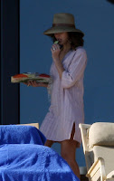 Jessica Alba Gives Up On Her Bikini