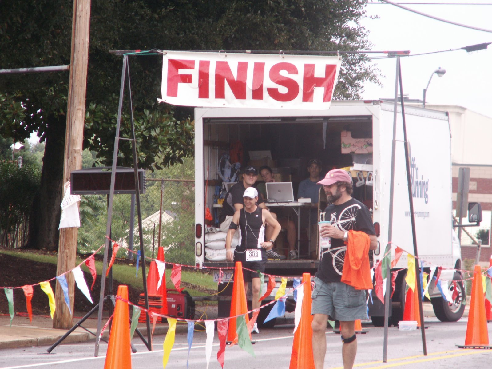 [YWCA+Rock+10K+-+8-22-09+015.JPG]