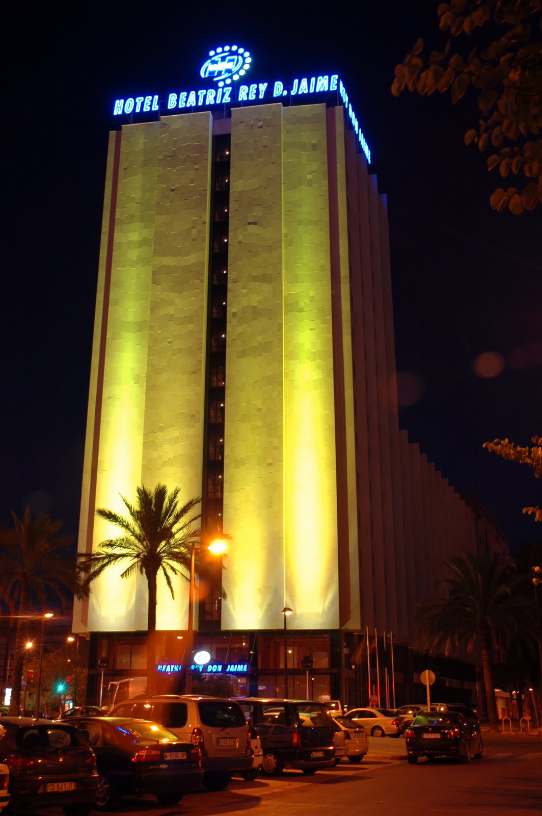 [HOTEL+fachada+NOCTURNA.jpg]