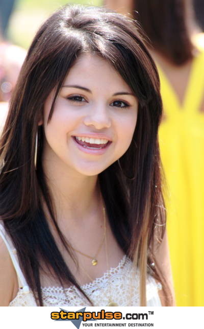 Giving birth to Selena at 16,