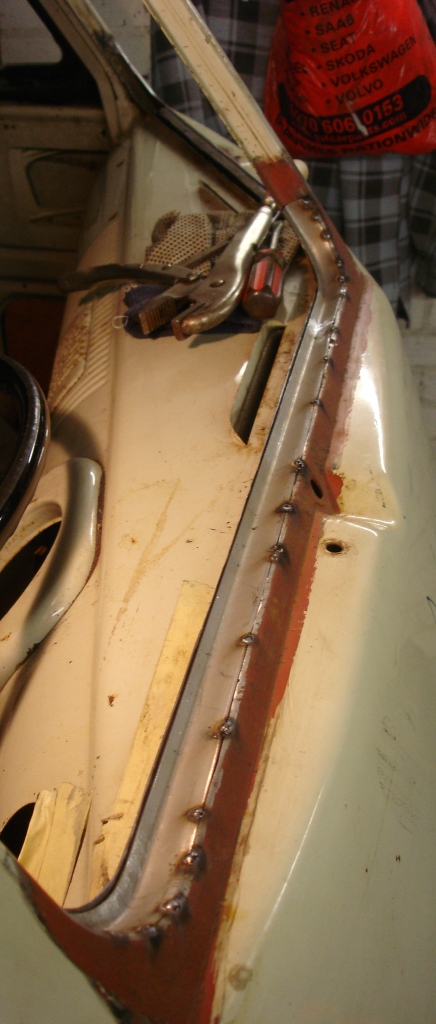 [window+gutter+tack.JPG]