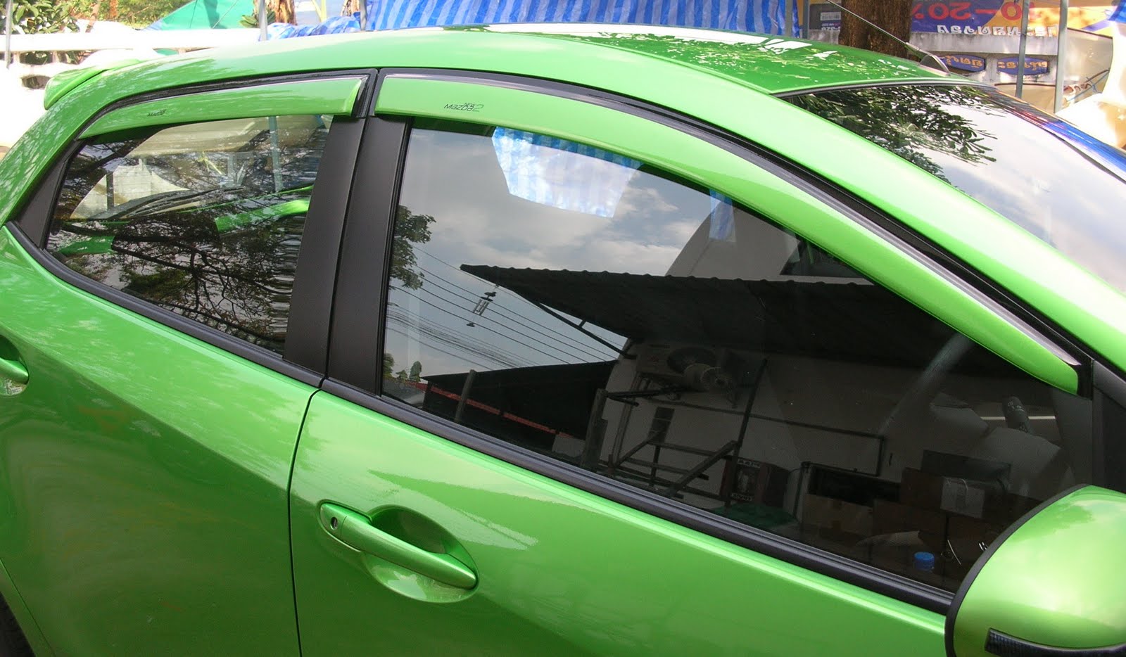 http://4.bp.blogspot.com/_3GbqhjUQtrE/TDLeHNoXv1I/AAAAAAAAAQ4/0wXFtWQkoCQ/s1600/Mazda2_WindowVisor%2BPaint.jpg
