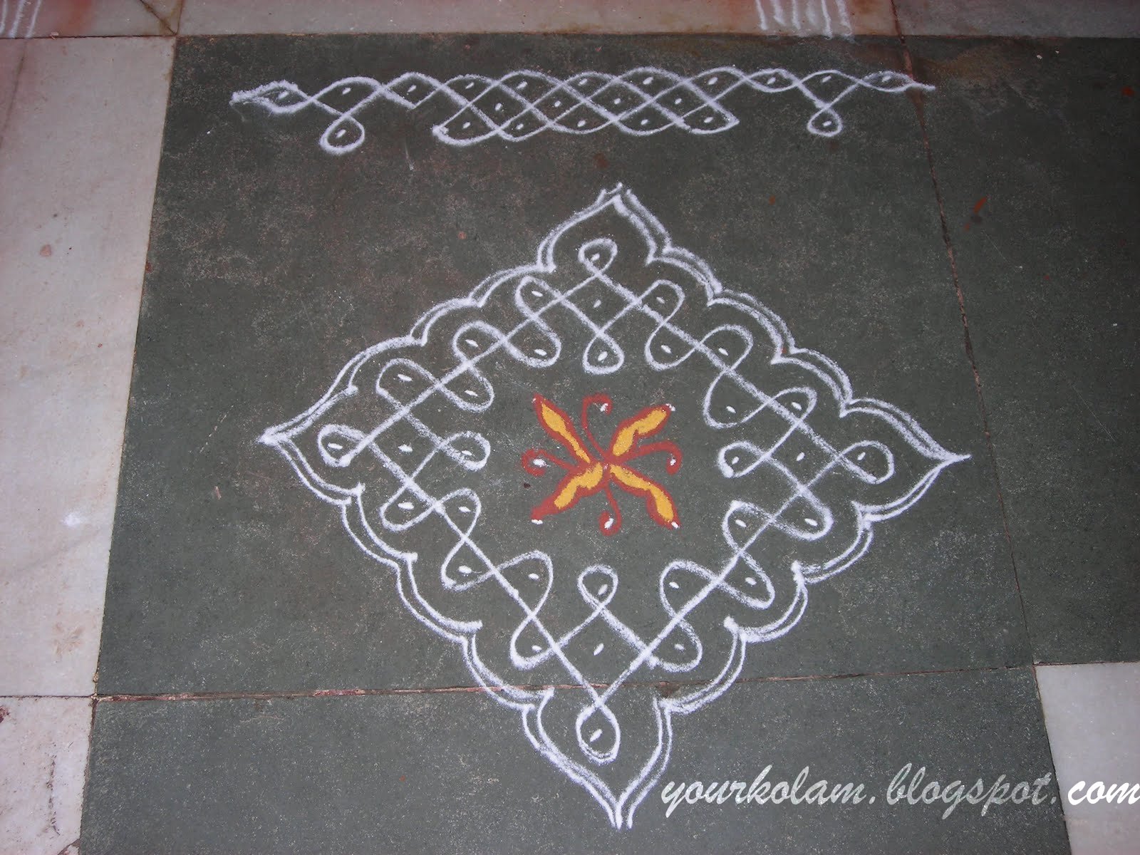 அழியாத கோலம்/ ముగ్గులు / रंगोली : Nelli kolam with border