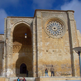 Pórtico de entrada a la Iglesia